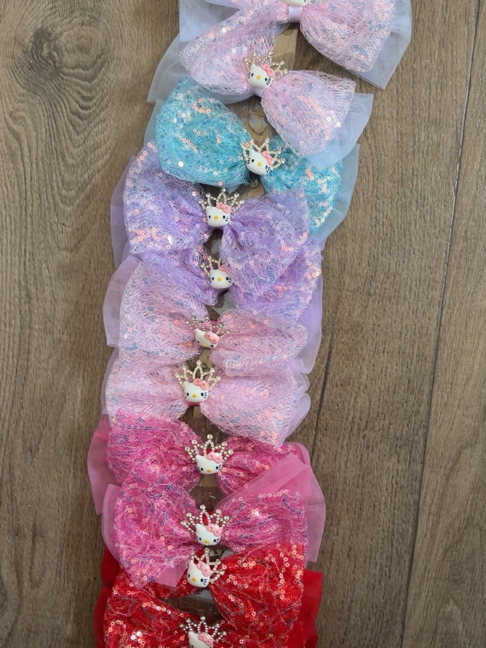 Handmade hello kitty/Sanrio bow clips: priced to sell single item! Choose color!